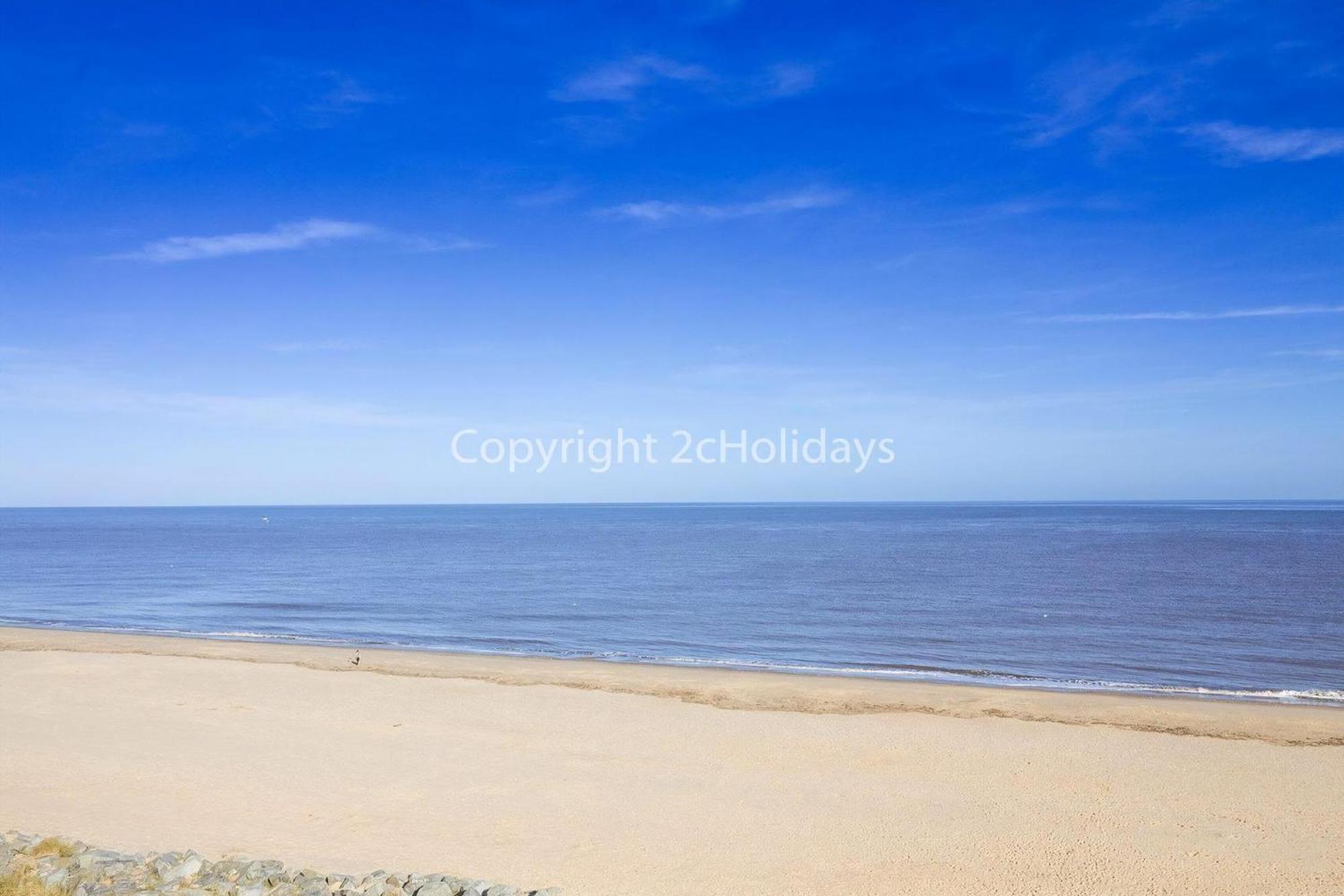 Lovely Caravan With Decking On California Cliffs Holiday Park Ref 50045C Great Yarmouth Exterior photo